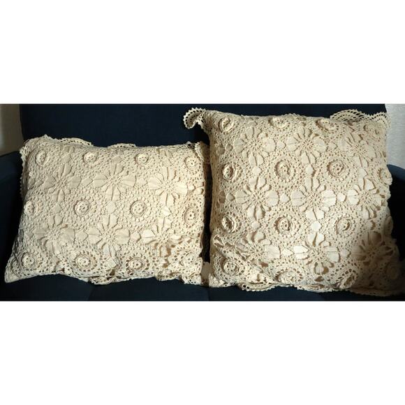 Vintage Cream Crochet Lace Flower Pillows Set of 2 Boho Cottagecore Retro Cotton - Picture 1 of 6